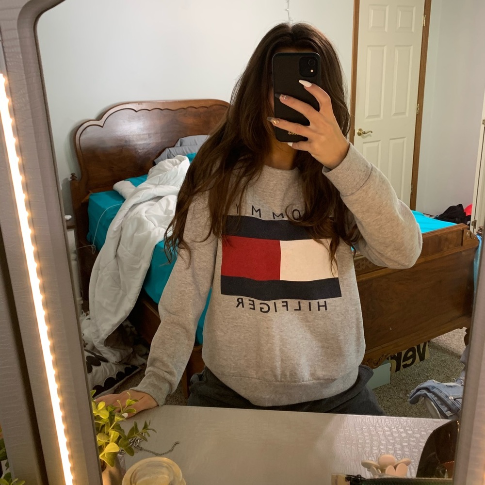 Tommy Hilfiger Crewneck Women's Small - Picture 6 of 6